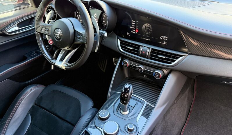 2017 Alfa Romeo Giulia Quadrifoglio full