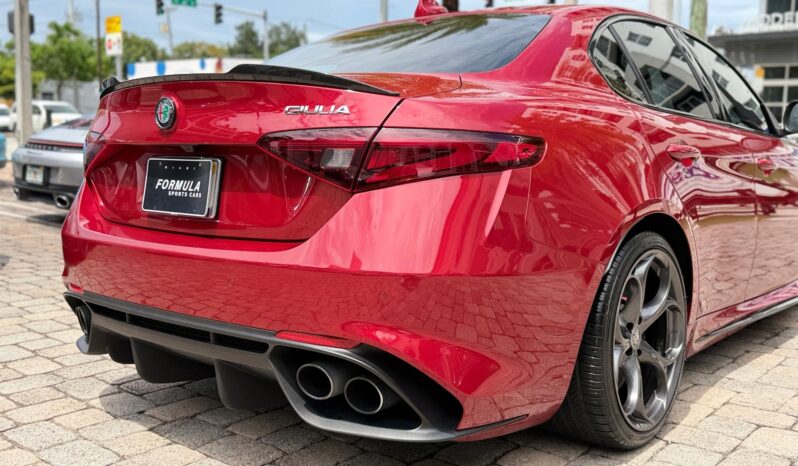 2017 Alfa Romeo Giulia Quadrifoglio full