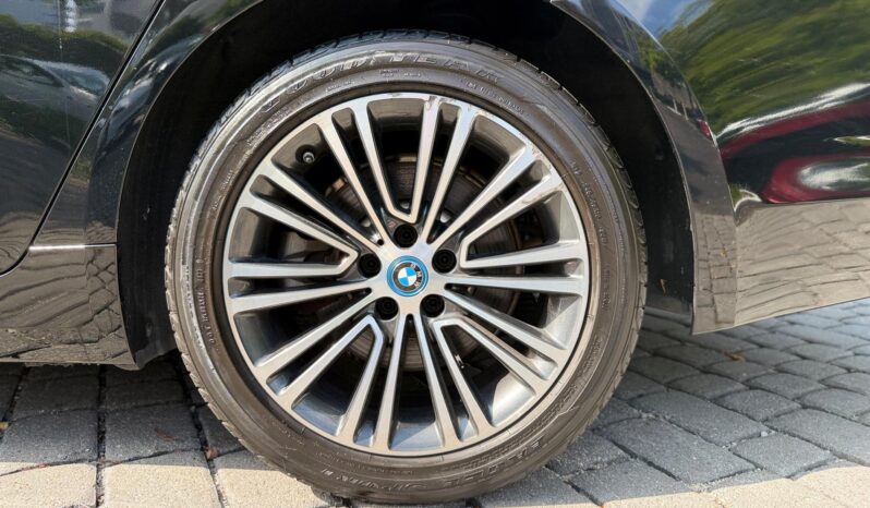 2019 BMW 5 Series 530e iPerformance full