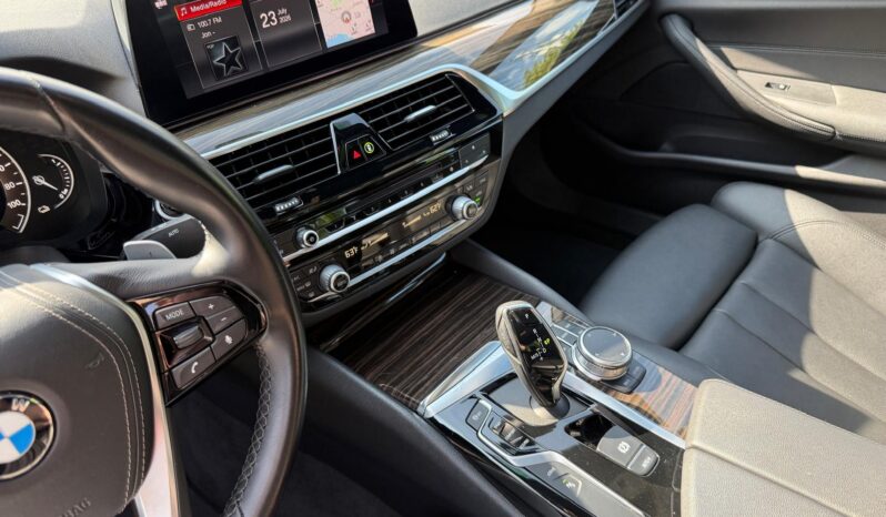 2019 BMW 5 Series 530e iPerformance full