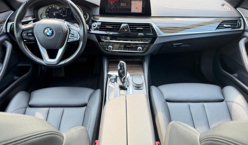 2019 BMW 5 Series 530e iPerformance full