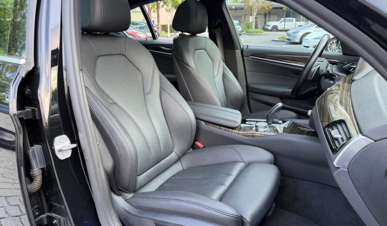 2019 BMW 5 Series 530e iPerformance full