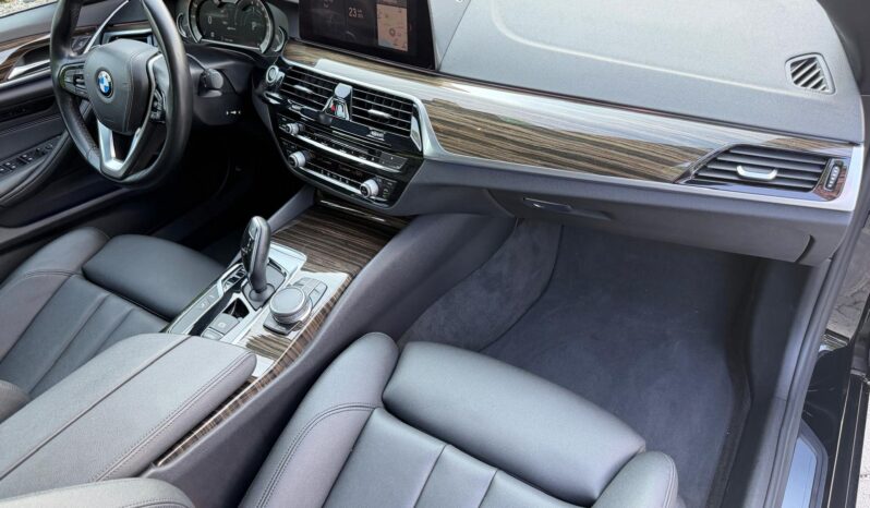 2019 BMW 5 Series 530e iPerformance full