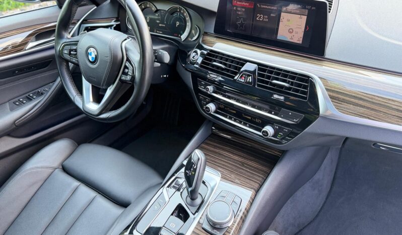 2019 BMW 5 Series 530e iPerformance full