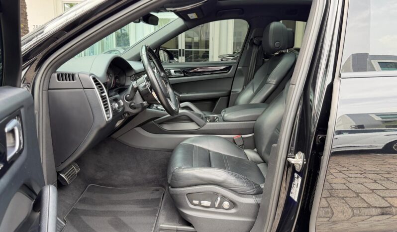 2020 Porsche Cayenne S Coupe full