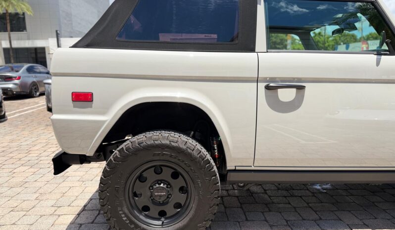 2025 Ford Bronco Badlands Vintage Modern full