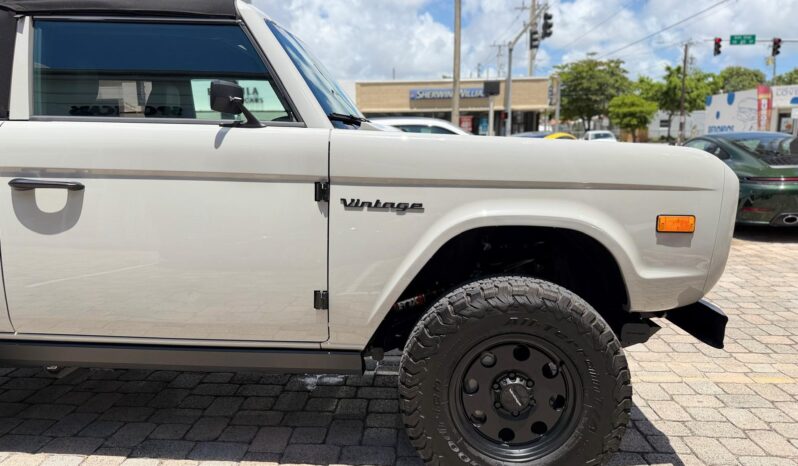 2025 Ford Bronco Badlands Vintage Modern full