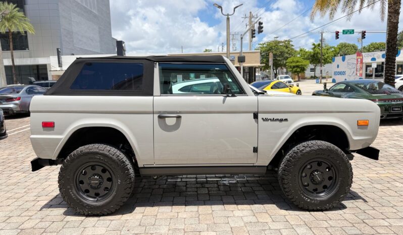 2025 Ford Bronco Badlands Vintage Modern full