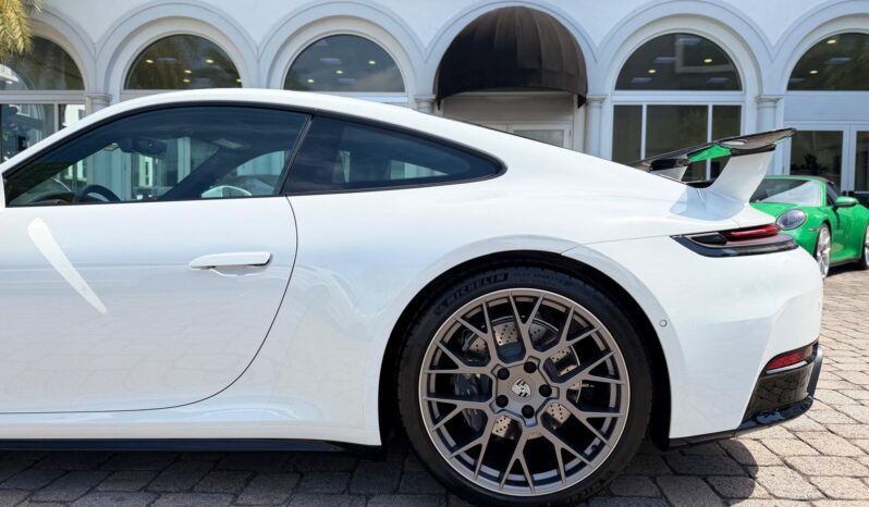 2025 Porsche 911 Carrera full