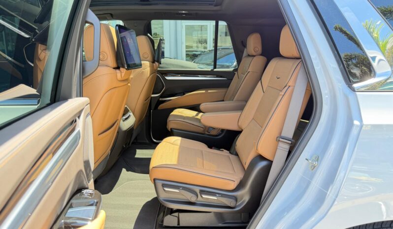 2026 Cadillac Escalade Luxury 4WD full