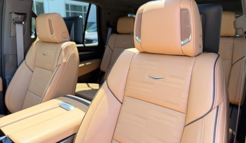 2026 Cadillac Escalade Luxury 4WD full