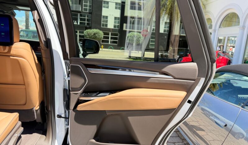 2026 Cadillac Escalade Luxury 4WD full