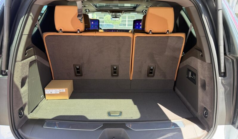 2026 Cadillac Escalade Luxury 4WD full