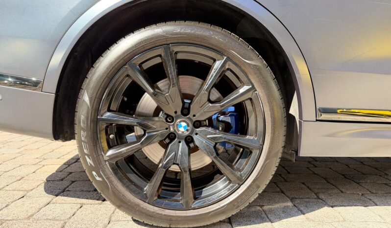 2021 BMW X7 M50i Dark Shadow Edition full