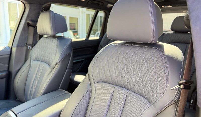 2021 BMW X7 M50i Dark Shadow Edition full