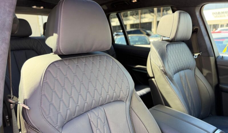 2021 BMW X7 M50i Dark Shadow Edition full