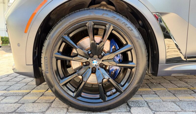 2021 BMW X7 M50i Dark Shadow Edition full