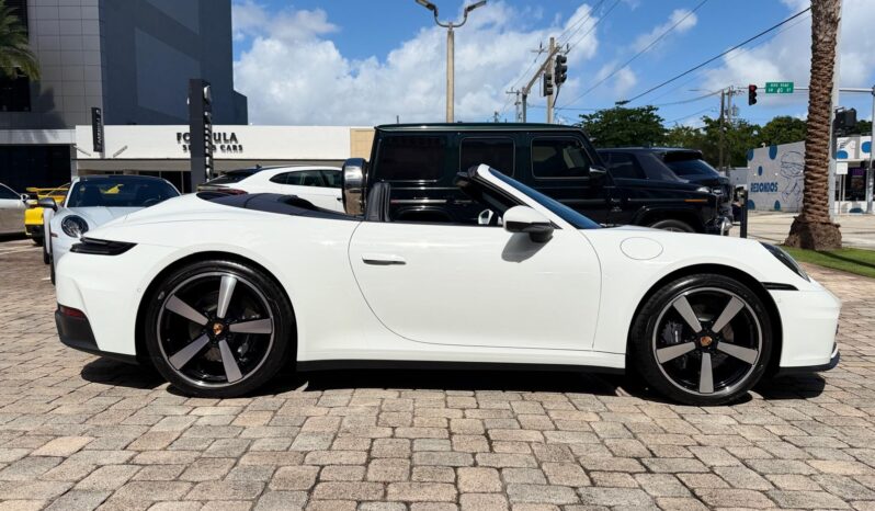 2026 Porsche 911 Carrera Cabriolet full