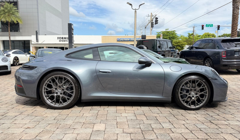 2025 Porsche 911 Carrera full