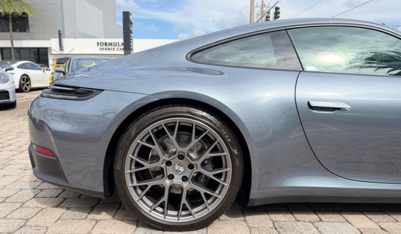 2025 Porsche 911 Carrera full
