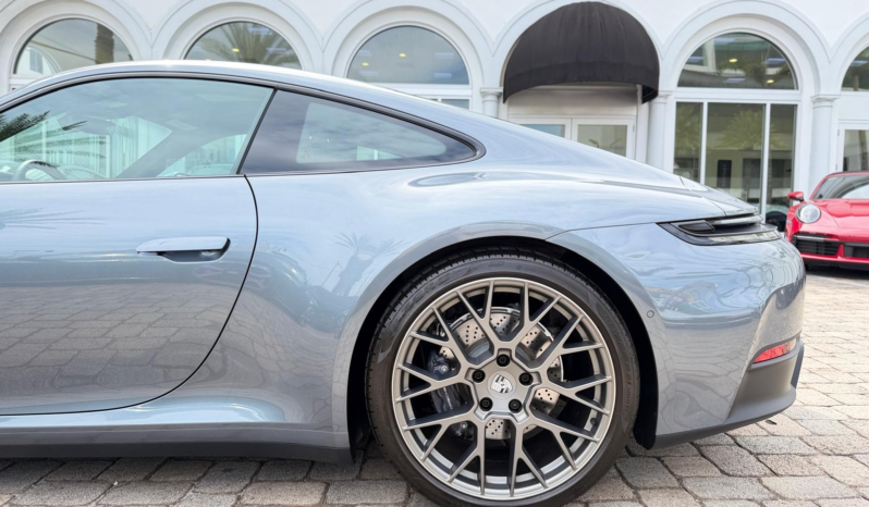 2025 Porsche 911 Carrera full