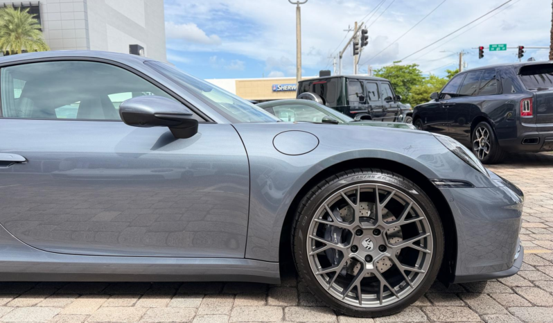 2025 Porsche 911 Carrera full